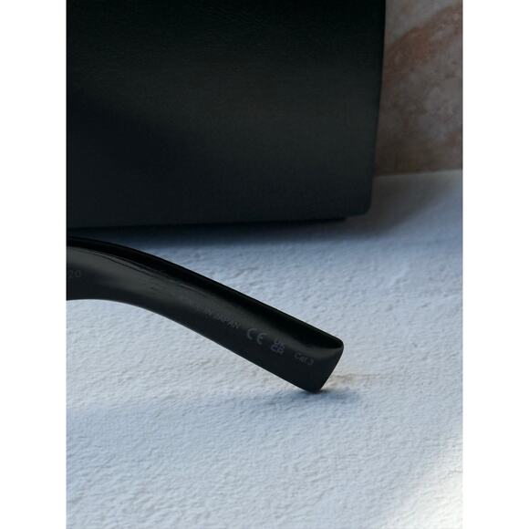 NEW Saint Laurent SL697 Unisex Sunglasses in Black main image 9
